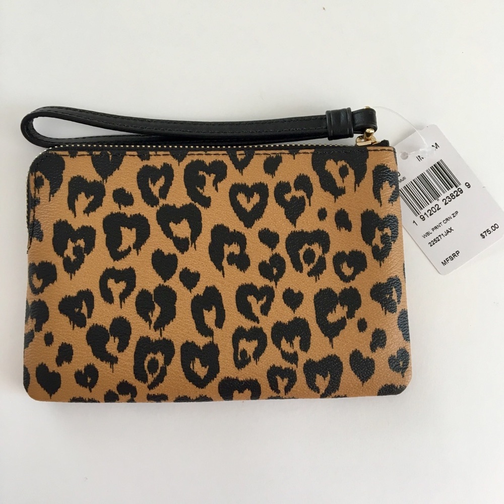 COACH Corner Zip Wristlet in Wild Hearts Print - Picture 2 of 7